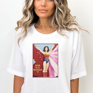 Koszulka Wonder Woman, Koszulka Wonder Woman, Koszulka Bóg jest kobietą, Koszulka feministyczna, Koszulka Feminizm, Prezenty dla niej, Koszulka Superbohater, Koszulka dla mamy