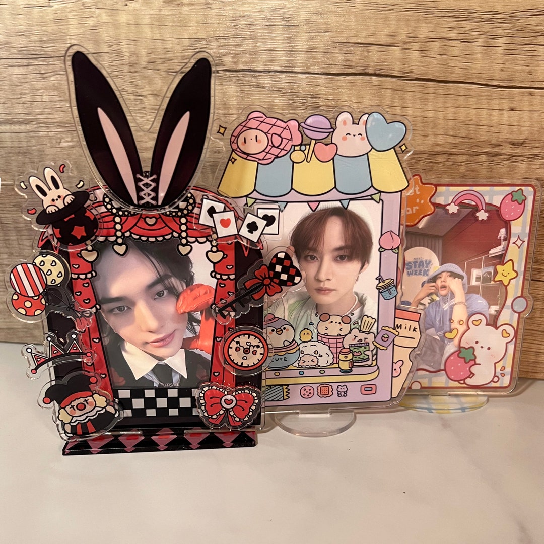 アイドル TWICE ACRYLIC PHOTOCARD STAND TWICE ACRYLIC PHOTOCARD STAND - ONCE AGAIN - JYP SHOP