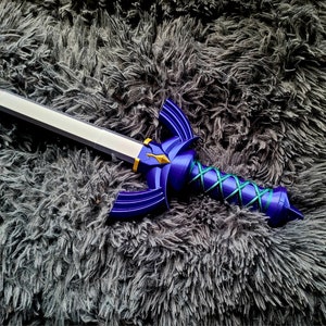 Fully Collapsing Master Sword with optional Glow-in-the-Dark Blade - Dynamic Zelda-Inspired Collectible