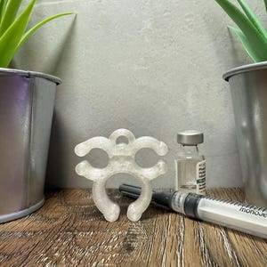 Syringe Saver: Compact Syringe Holder – Universal Fit, Lightweight, Clips to Badge or Uniform – For EMS, Nurses, Paramedics, and Pharmacists image 2