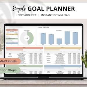 Op de afbeelding: Een laptopscherm dat een doelplanner-spreadsheet weergeeft met een lichtblauw en groen kleurenschema. De spreadsheet bevat secties voor het voltooien van doelen, actiestappen en SMART-doelen. De tekst "Simple GOAL PLANNER" wordt bovenaan het scherm weergegeven.