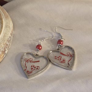 Silver Heart Earrings for Valentine&#39;s Day, Earrings with Hearts, Resin Gifts for Her, Botanical Gifts on Valentine&#39;s Day