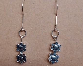Dangle earrings- silver flowers