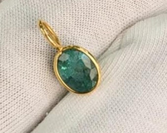 Natürliche sambische Smaragd Oval Form Minimalist Anhänger in 18 Karat solidem Gelbgold Kleiner Anhänger für Frauen Gold Lünette Einstellung Anhänger