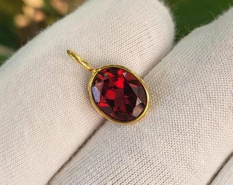 Natürliche ovale Form Granat Minimalist Anhänger in 18 Karat solidem Gelbgold für Frauen kleiner Anhänger Januar Birthstone Anhänger Charm Anhänger