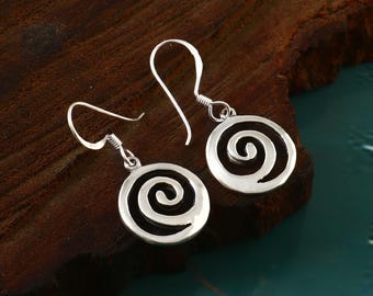 Pendientes de plata de ley con dije de espiral, pendientes colgantes de plata 925 para mujer, diseño de espiral, joyería moderna con diseño de espiral.
