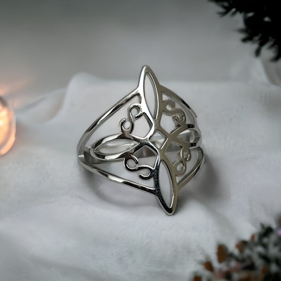 Witches knot ring deals