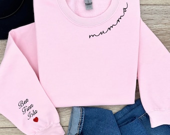 Custom Neckline Embroidered Mama Sweatshirt with Kids name On Sleeve, Personalized Mum Sweatshirt, Mumma Crewneck, Custom Mum Gift, New Mom.