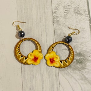 Yellow Hibiscus Flower Print Flower with Pearl Earrings