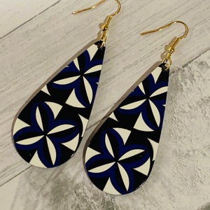 Teardrop Shape Island Patterned Earrings