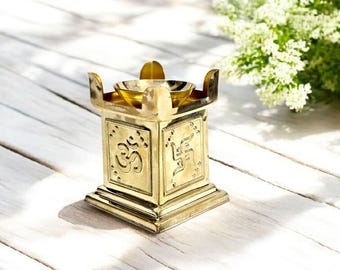 Brass Diya Tulasi para regalos de devolución / Inauguración de una casa tradicional india, Pooja, Tambulam Favors