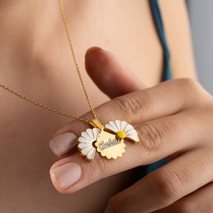 Hidden Name Daisy Necklace, Personalized Daisy Necklace, Mothers Day Gift, Back To School Gift, Gift For Girlfriend