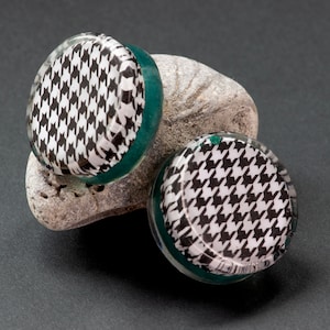 30MM (1.18") Plugs - Epoxy Resin Plugs - PAIR - Dogtooth Bottle cap - One of a kind - Stretched Ears Tunnels Plugs Gauges Double Flared