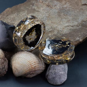 42MM (1.65") Plugs - Epoxy Resin GEODE Collection - Stretched Ears - Double Flare Plugs