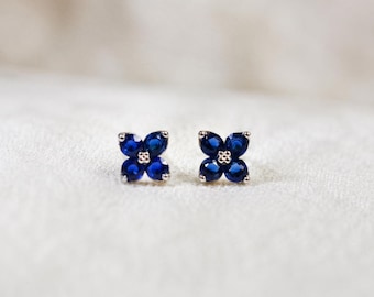 Pendientes de botón con flor de zafiro azul, joyería de plata de ley con piedra preciosa de cuatro pétalos