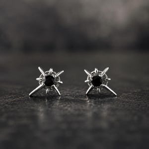Örhängen med svart obsidian | Unisex minimalistiska örhängen med stjärnformad spik | Silversmycken med svarta stenar | Present till honom, henne, vardagskläder