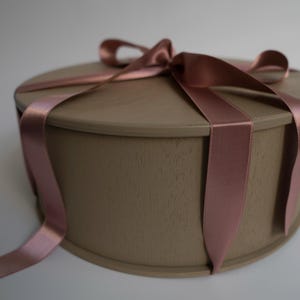 Wooden Cake Box: Round Eco-friendly Gift Packaging With Pink Satin ...