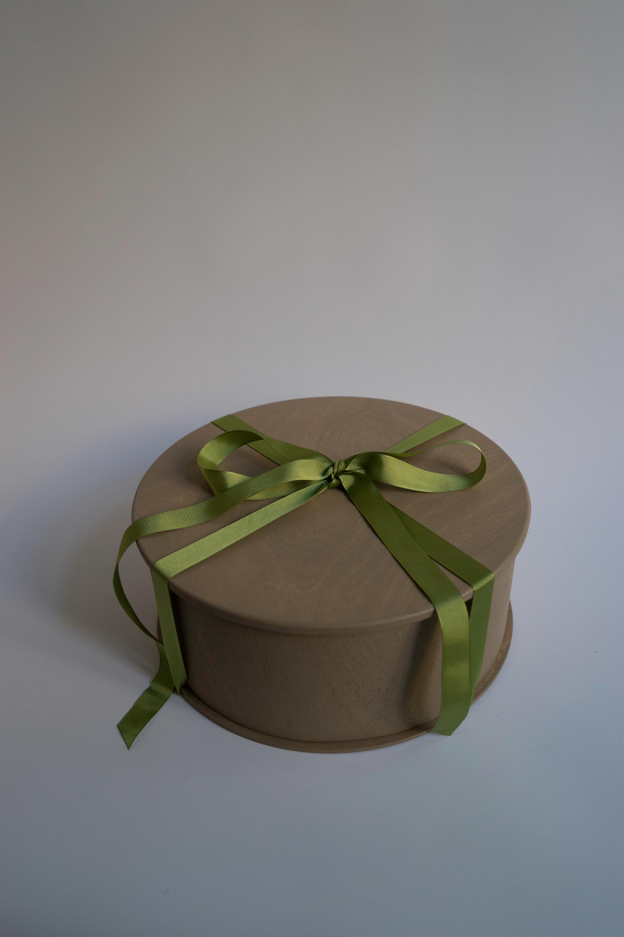 Wooden Cake Box: Round Eco-friendly Gift Packaging With Pink Satin ...