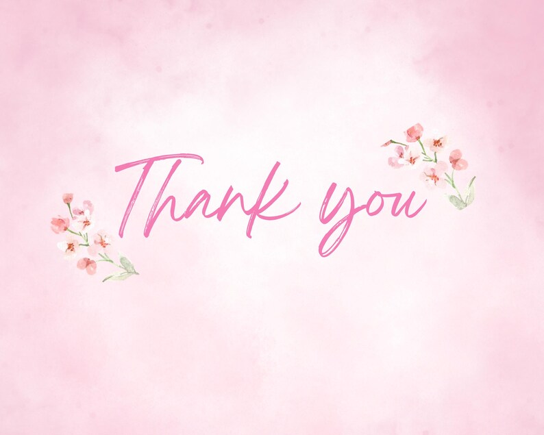 Puede incluir: Un fondo rosa acuarela con las palabras "Thank you" en un estilo manuscrito. Delicadas flores rosas y hojas verdes se encuentran a la izquierda y a la derecha del texto, a&ntilde;adiendo un toque floral al dise&ntilde;o.