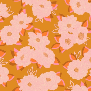 Peut inclure: Motif floral répété de fleurs rose clair avec des feuilles orange et rose sur fond jaune moutarde. Les fleurs ont des pétales détaillés et un centre texturé. Idéal pour tissu ou papier peint.