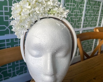 Bloemen witte bloesem fascinator