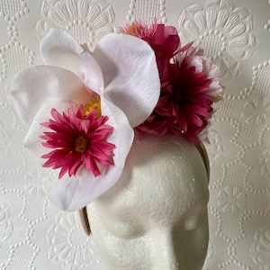 Floral fascinator/headpiece