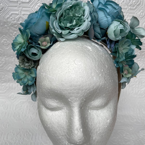 Floral fascinator/headpiece