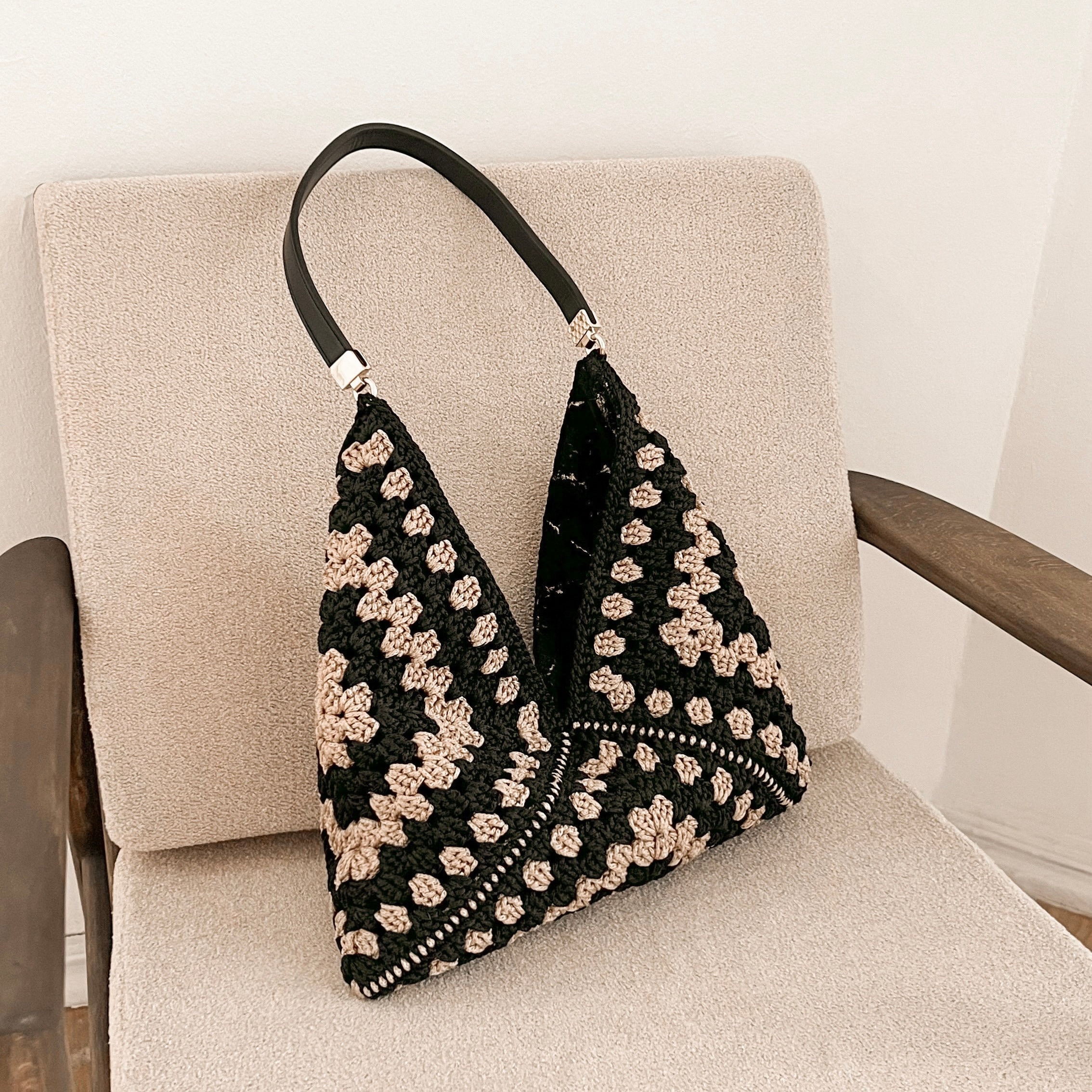33 Crochet Purses and Bags To Make at Home: Fresh Patterns for Everyday Carryalls 24 Crochet Pattern Crochet Handbag Pattern Tote Bag Crochet