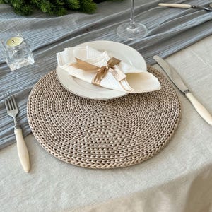 Haakpatroon voor een placemat, ronde tafeldecoratie, eettafelmat voor thuis, haakidee, eenvoudig haakpatroon voor beginners.