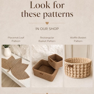 Może przedstawiać: Beżowa infografika z tekstem Look for these patterns IN OUR SHOP. Przedstawia trzy szydełkowane przedmioty: podkładkę w kształcie liścia, dwa prostokątne kosze oraz okrągły kosz o waflowej fakturze. Tekst: LINKS ARE IN THE LISTING DESCRIPTION.