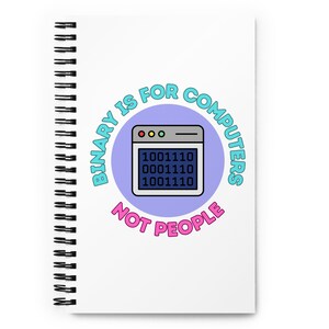 以下が含まれることがあります： 白い背景に薄い青色の円が描かれた、スパイラルバインディングされたノート。円の中心は薄い紫で、コンピューターの画面のアイコンと「BINARY IS FOR COMPUTERS NOT PEOPLE」というテキストが青とピンクのフォントで書かれています。