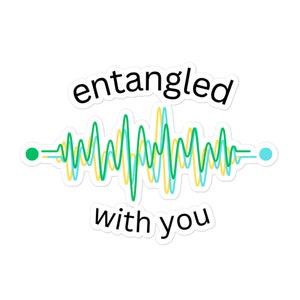 以下が含まれることがあります： 「entangled with you」というテキストと、緑、青、黄色の音波のグラフィックが描かれたステッカーです。