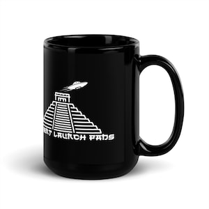 Astronomie: Ancient Astronaut Pyramid Launch Pads Zwarte glanzende mok