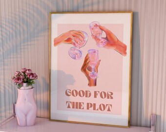 Könnte beinhalten: Ein gerahmter Druck mit rosa Hintergrund, auf dem drei Hände Gläser mit rosa Flüssigkeit hochhalten. Der Text "GOOD FOR THE PLOT" ist in braunen Buchstaben unter den Gläsern gedruckt.