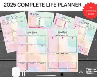 Peut inclure: Un planificateur de vie imprimable 2025 avec 32 pages. Le planificateur comprend des sections pour les objectifs annuels, le tableau de vision, la liste de seaux, la réflexion mensuelle et la planification quotidienne. Les pages ont un fond aquarelle avec des couleurs pastel.