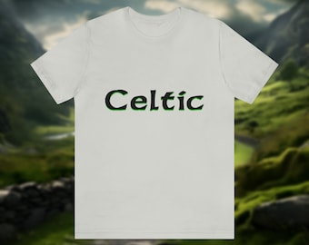 Auténtica camiseta con letras celtas, elegante y significativa camiseta irlandesa.