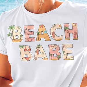Chica playera (Png), Chica de verano (Png), Letra en bikini (Png), Estilo tropical (Png), Vibras oceánicas (Png), Palmera (Png), Estado de ánimo vacacional (Png), Verano (Png)