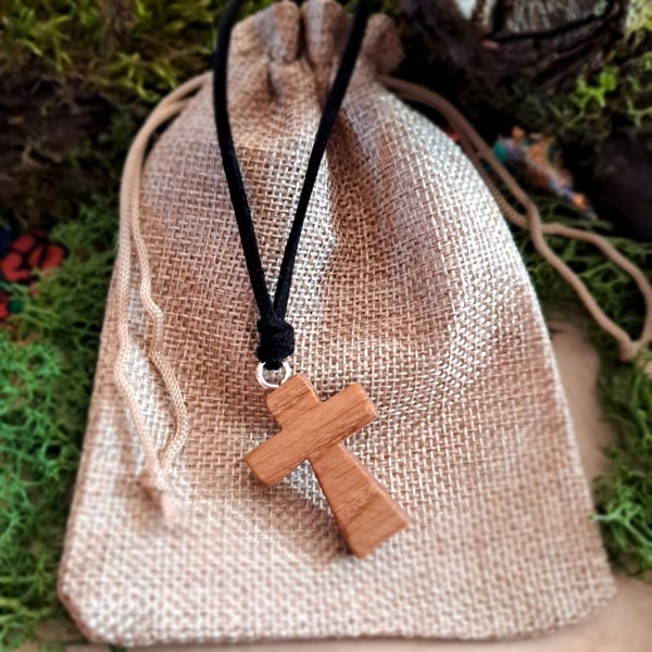 Naszyjnik symbol Krzyż, wisior drewniany. Wooden handmade cross pendant