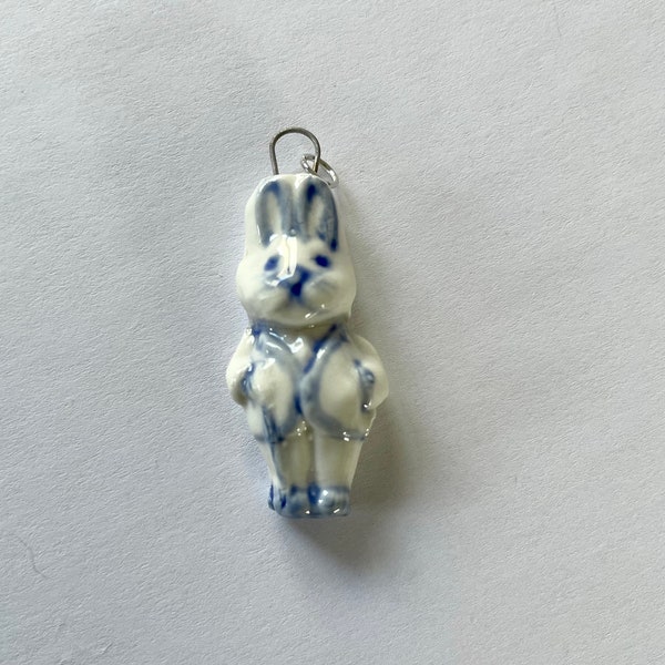 uniek limoges porselein charm hanger bedel Vieux Paris bunny delftware blue white vintage style rabbit French dutch