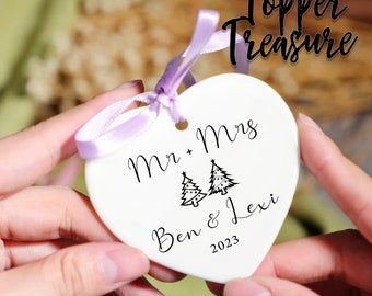 Personalisierte Weihnachtsverzierung, Hochzeit Andenken, benutzerdefinierte Mr und Mrs Ornament, frisch verheiratetes Paar Weihnachtsgeschenke, Weihnachtsdekor