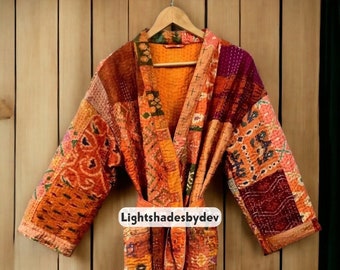 vintage Soie Sari Gris Kantha Kimono Robe Lover Robes de chambre recyclées Femmes Patchwork Veste Kimono Robe Cadeau pour elle