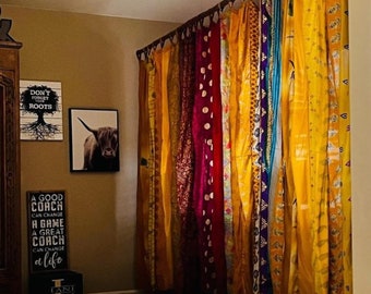 Rideaux indiens vintage en tissu Sari en vieille soie, rideau fait à la main, décoration de fenêtre de porte, rideau recyclé, rideaux de porte de maison, rideau en soie recyclée