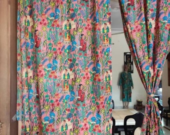 LIVRAISON GRATUITE Frida Kahlo Inspiered Boho Curtains, Ensemble de deux panneaux, Rideaux Frida, Décoration intérieure, Cadeau de pendaison de crémaillère, Idée de décoration intérieure colorée.