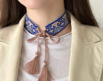 Herdan azul com ornamento geométrico ucraniano, colar de contas sylianka, joia tradicional gerdan para vyshyvanky, acessório étnico estilo boho.