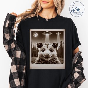 Awesome Possum Selfie Shirt with UFO, Perfect Unisex Opossum Meme Gift, Awesome Possum Lover T-shirt, Funny Possum Tee Gift, Weirdcore shirt