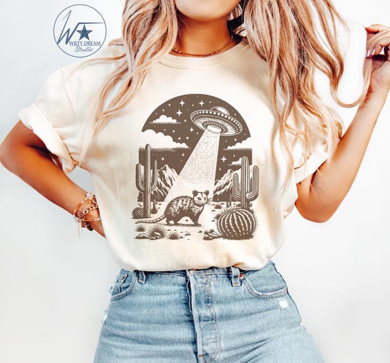 UFO Western Angry Opossum Graphic Shirt Perfect Gift Idea for Best Friend Wild West Tee Funny Shirt Gift for Coworker Possum Lover T-shirt