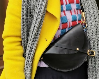 Le Marais - Black - Slingbag Crossbody leather handbag - handmade in Frankfurt from vegetable tanned Italian leather