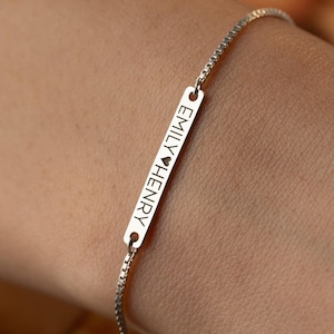 Bracelet prénom avec chaîne cubique Bracelet avec plaque gravée en or Bracelet avec nom en or Bracelet avec date en argent sterling Bracelet en barre minuscule avec nom de bébé