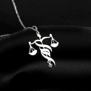 Collar personalizado con balanza de la justicia, regalo de abogado, colgante de abogado, collar de Libra, joyería de la dama de la justicia, joyería de juez, regalo de graduación de derecho