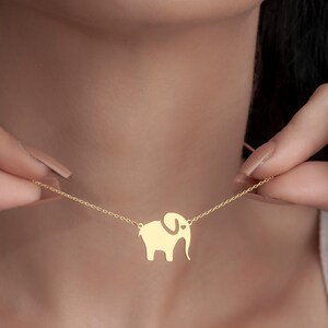 Naszyjnik Tiny Elephant, Złoty wisiorek Elephant, Prezent dla niej, Szczęśliwy naszyjnik, Biżuteria dla zwierząt, Minimalistyczny naszyjnik, Talizman szczęścia, Prezent dla mamy